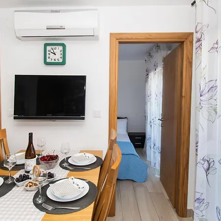 Lucija Apartment *