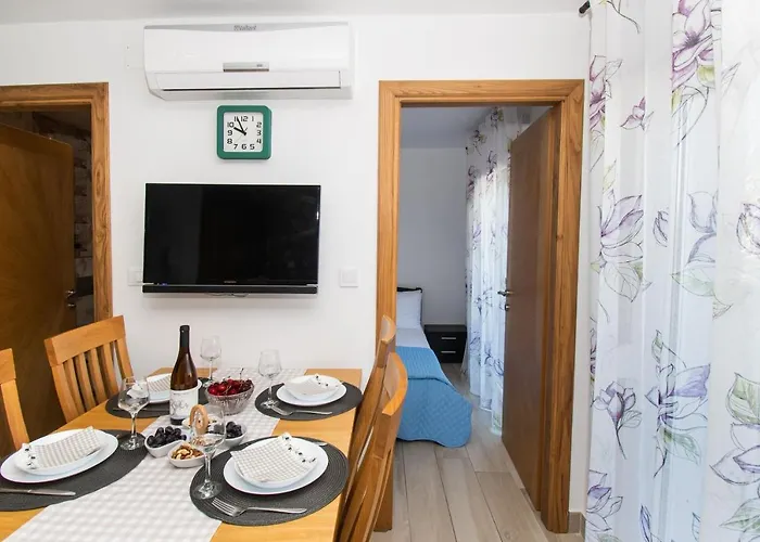 Lucija Apartman *